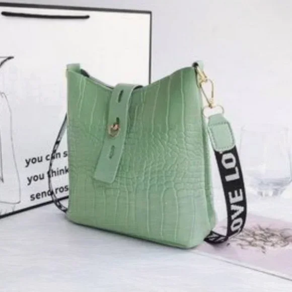 New Ladies Crocodile bucket bag Green 240 - Picture 1 of 2